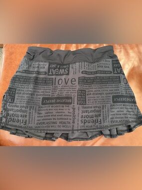 lululemon athletica Black and Gray Printed Skort